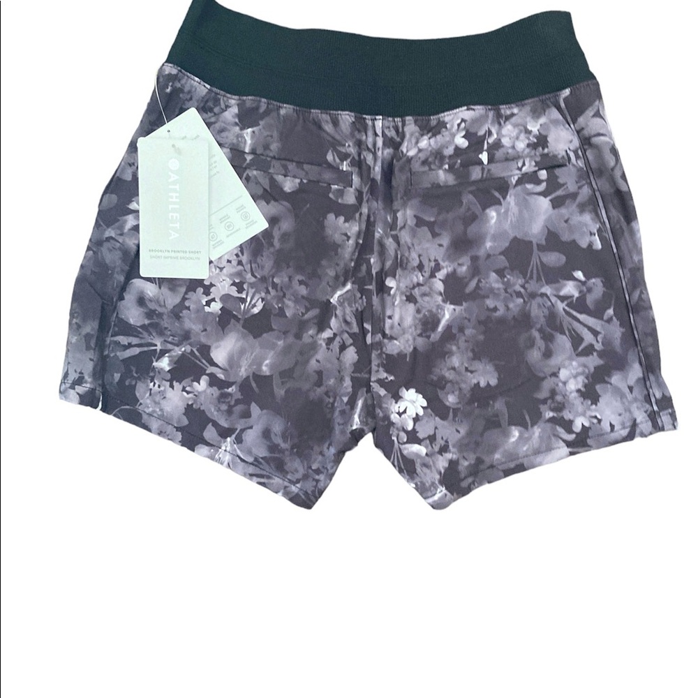 Athleta Brooklyn Printed Short in gray and black, Size 4